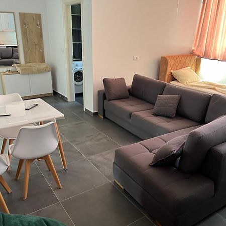 Deda Apartments Саранда Екстер'єр фото
